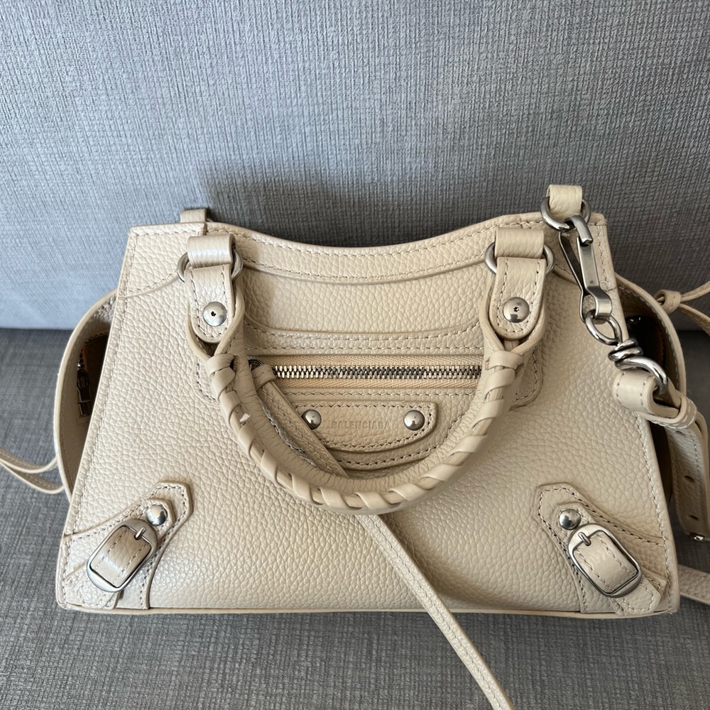 BALENCIAGA
Grained Calfskin Neo Classic Silver Hardware Mini City Cream